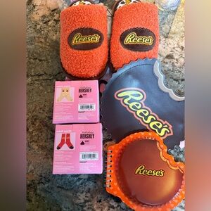 Reese's Orange Cozy Slippers Youth sz M 2/3 Socks and Notebook Set Fun Bag NEW
